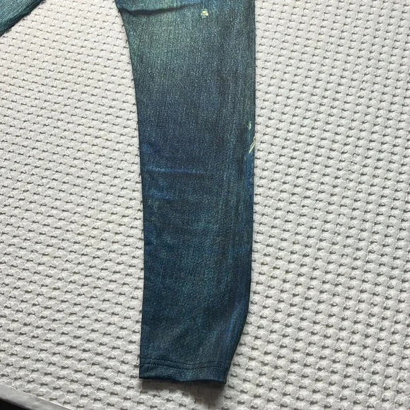 NWT Paris Angle Ripped Jean With Bedazzle Size Small - Picture 11 of 17